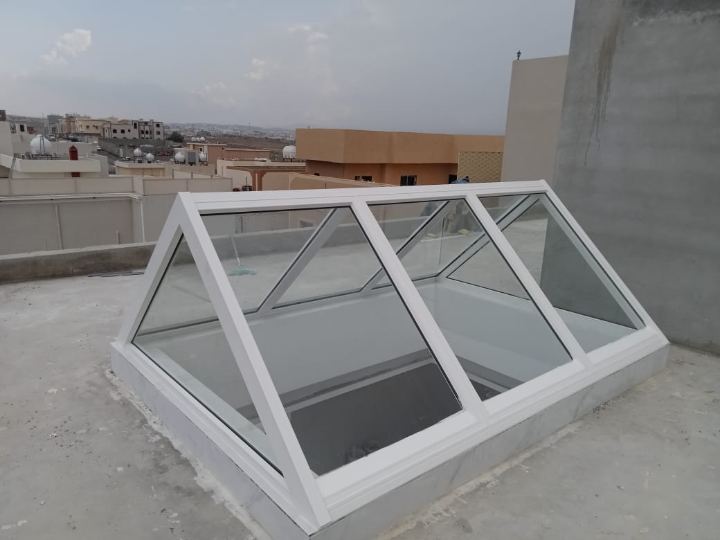 السكاي لايت (المناور الزجاجية)