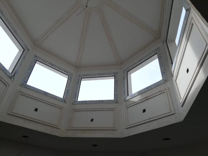 السكاي لايت (المناور الزجاجية)