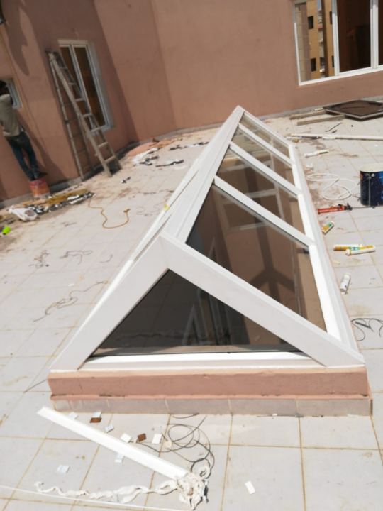 السكاي لايت (المناور الزجاجية)