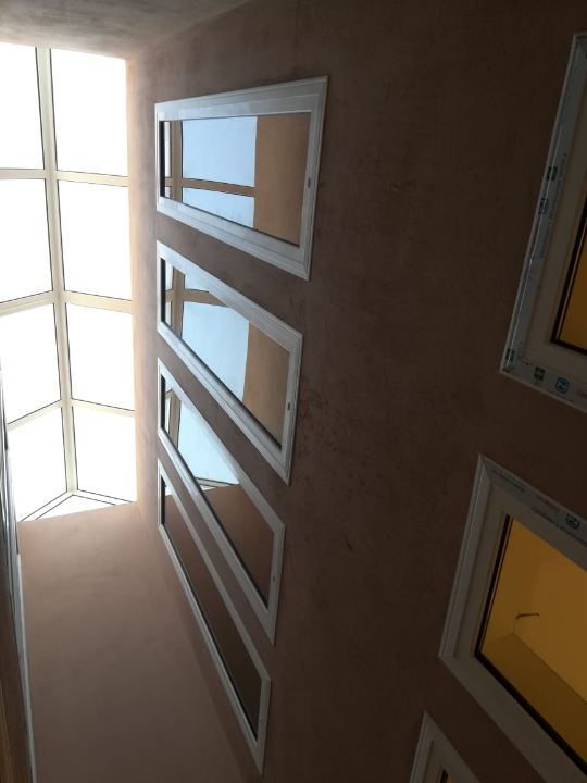 السكاي لايت (المناور الزجاجية)