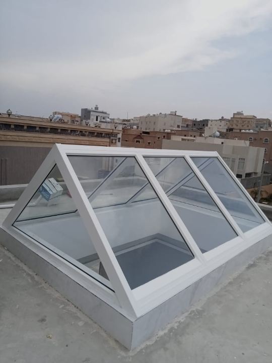 السكاي لايت (المناور الزجاجية)