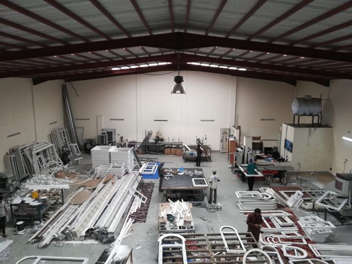 المصنع وخطوط الإنتاج