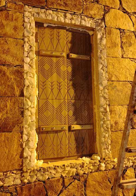 الأبواب والنوافذ الخشبية التراثية