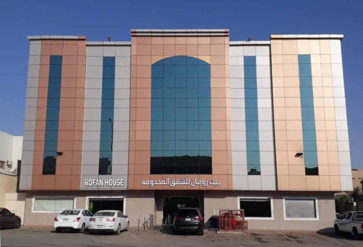 مبانٍ تجارية وحكومية ومساجد
